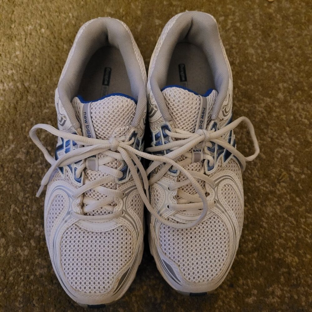 New Balance 860 Women's Walking Shoes - Size 9